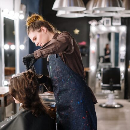 oman-getting-a-haircut